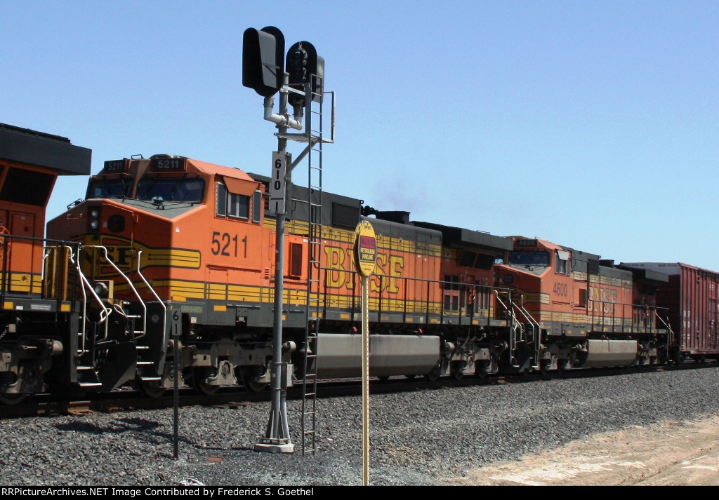 BNSF 5211